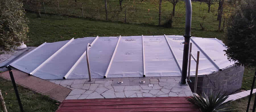 Abdeckplane für ovale Pools in verschiedenen Farben