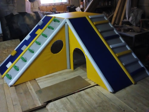 oblazinjeno igralo iz ponjave cerade